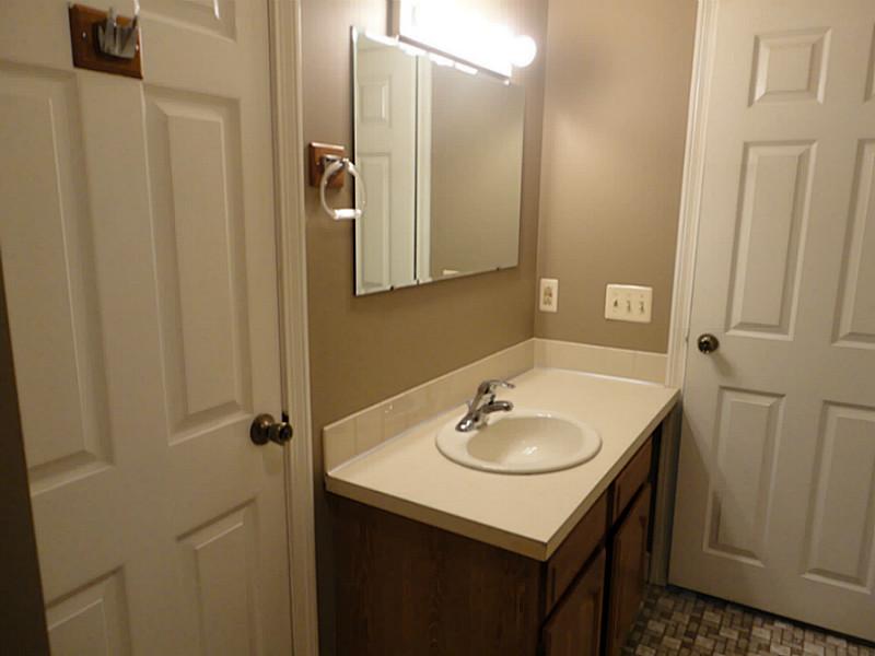 1175 Diamond Hill Road, Unit 404 Woonsocket, RI 02895 - Photo 10 of 17 Bathroom.