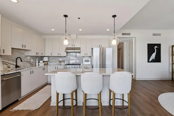 $1,100,000 | 4100 Shoreline Drive, Unit S206, Spring Park, MN 55384