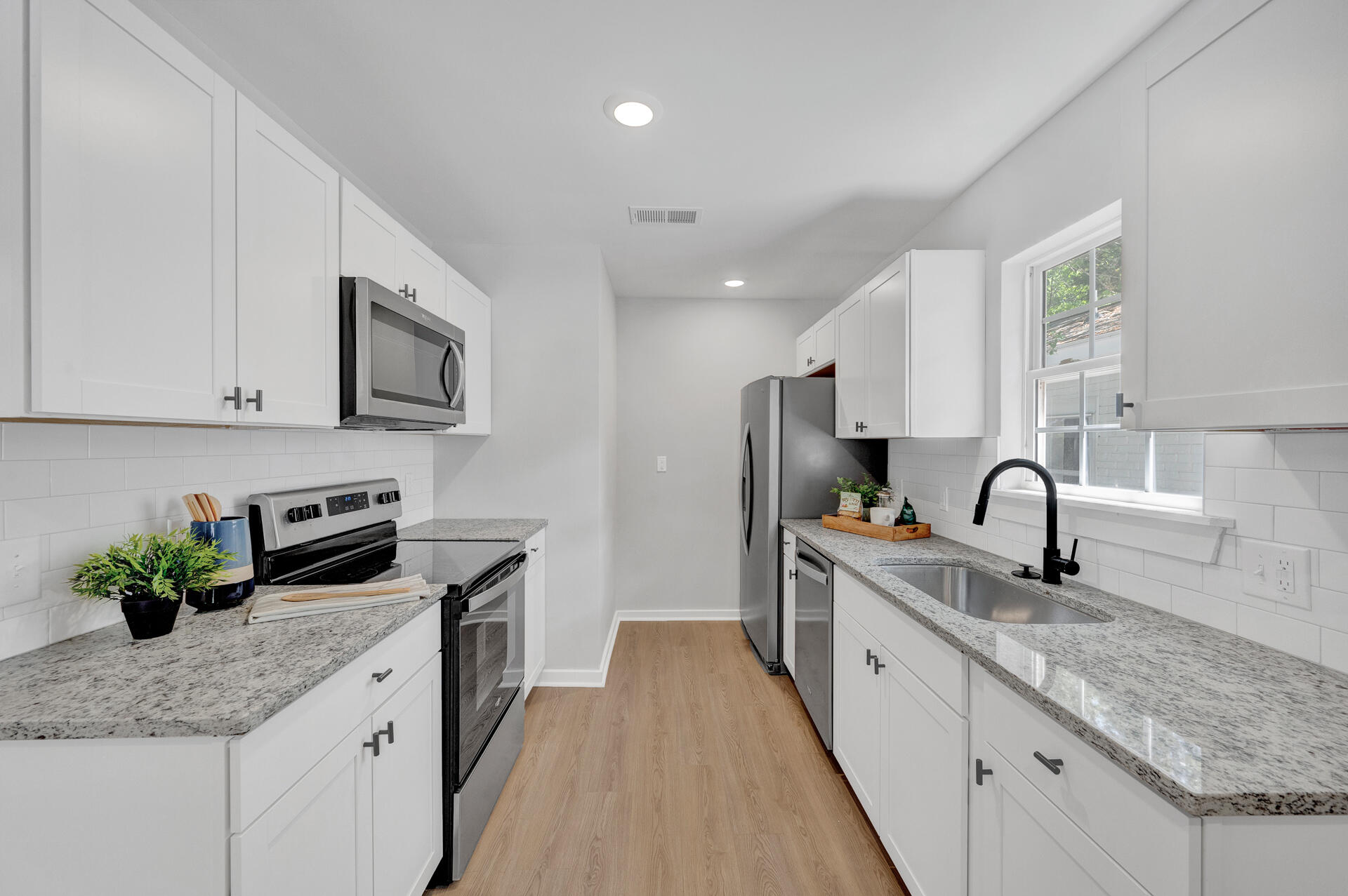 2512 Bennett Yard Road, Unit B North Charleston, SC 29405 - Photo 11 of 24 Kitchen