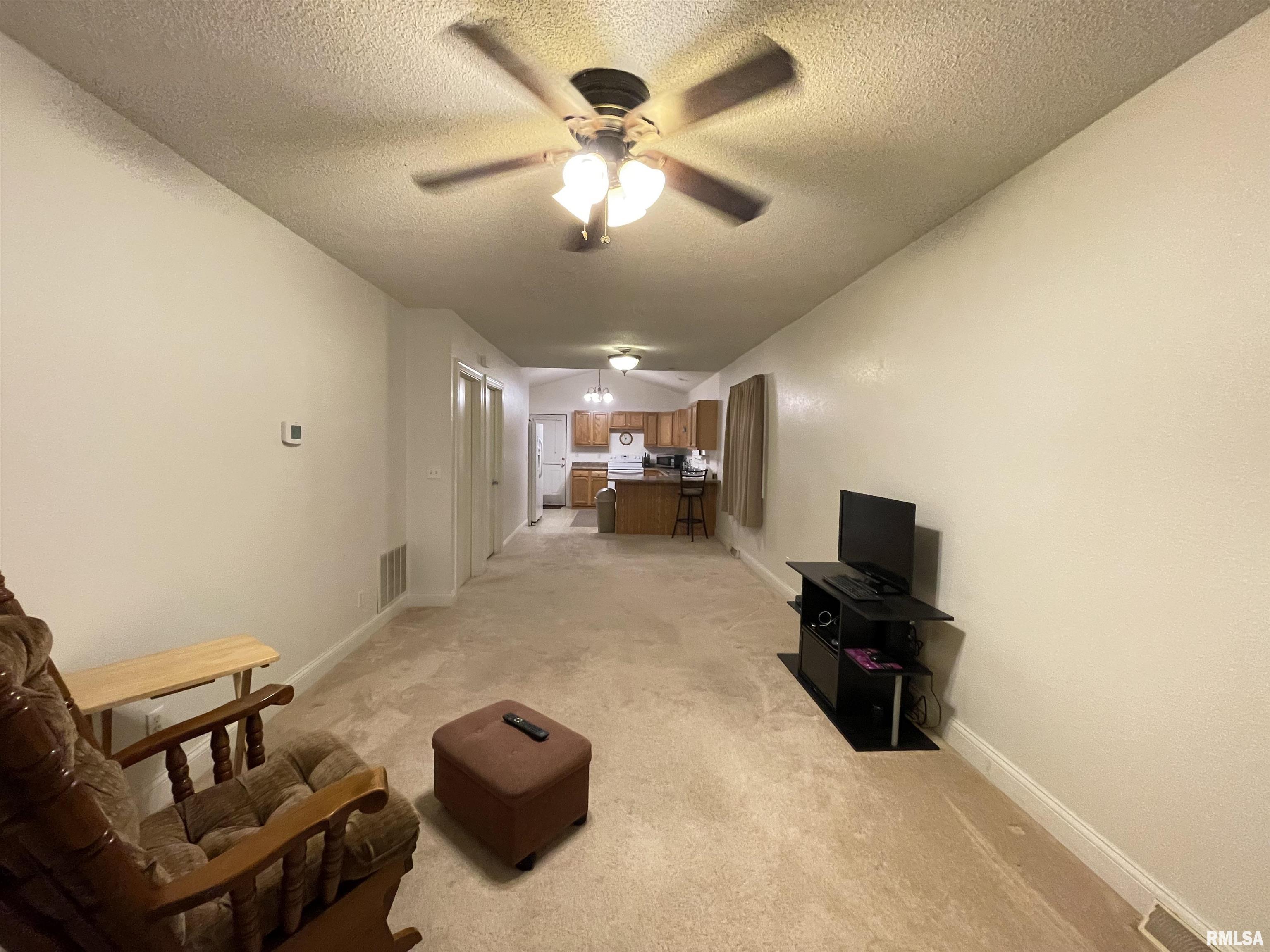2019 Pershing Boulevard Clinton, IA 52732 - Photo 3 of 12 Gallery Image 3