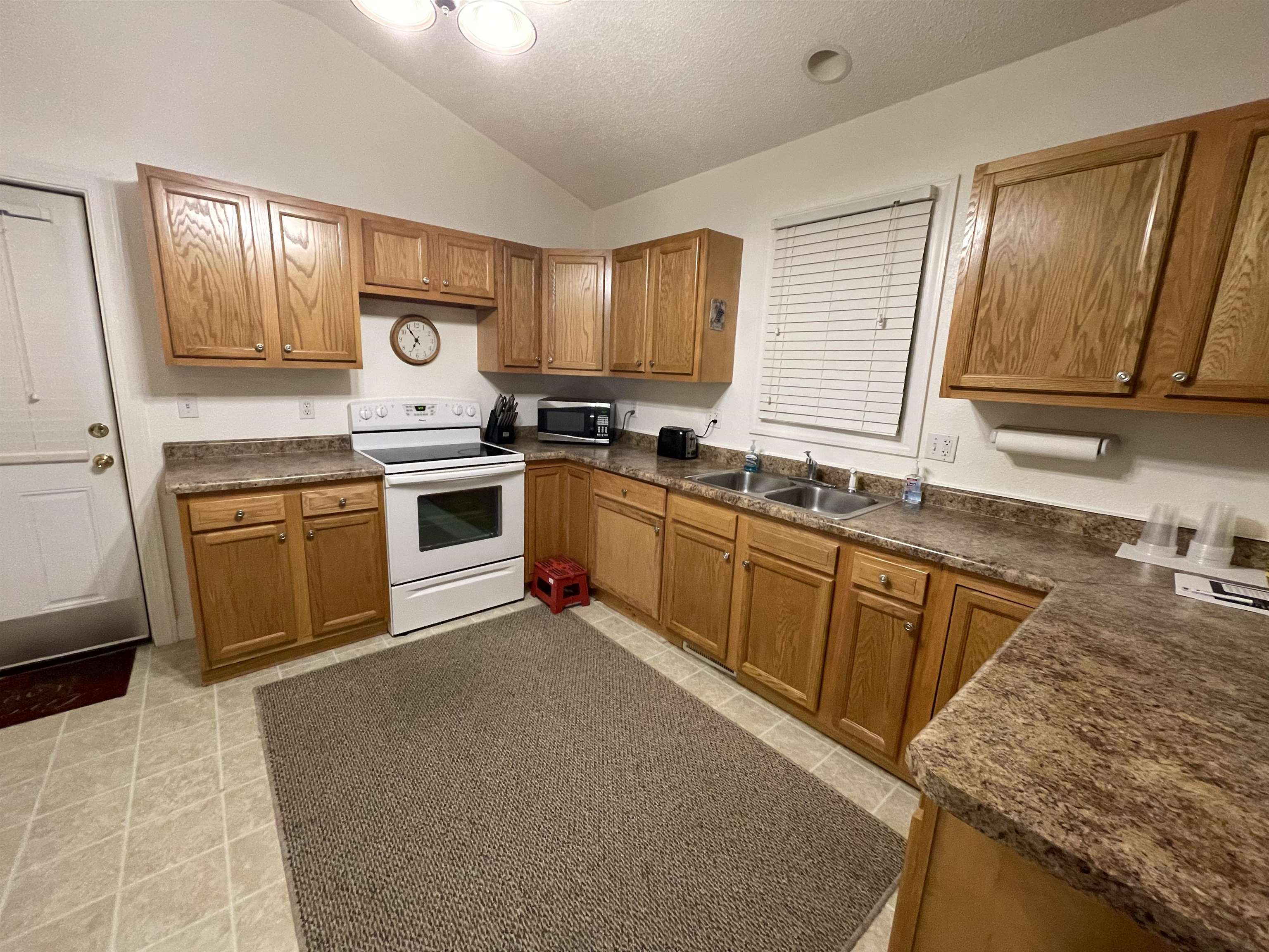 2019 Pershing Boulevard Clinton, IA 52732 - Photo 6 of 12 Gallery Image 6