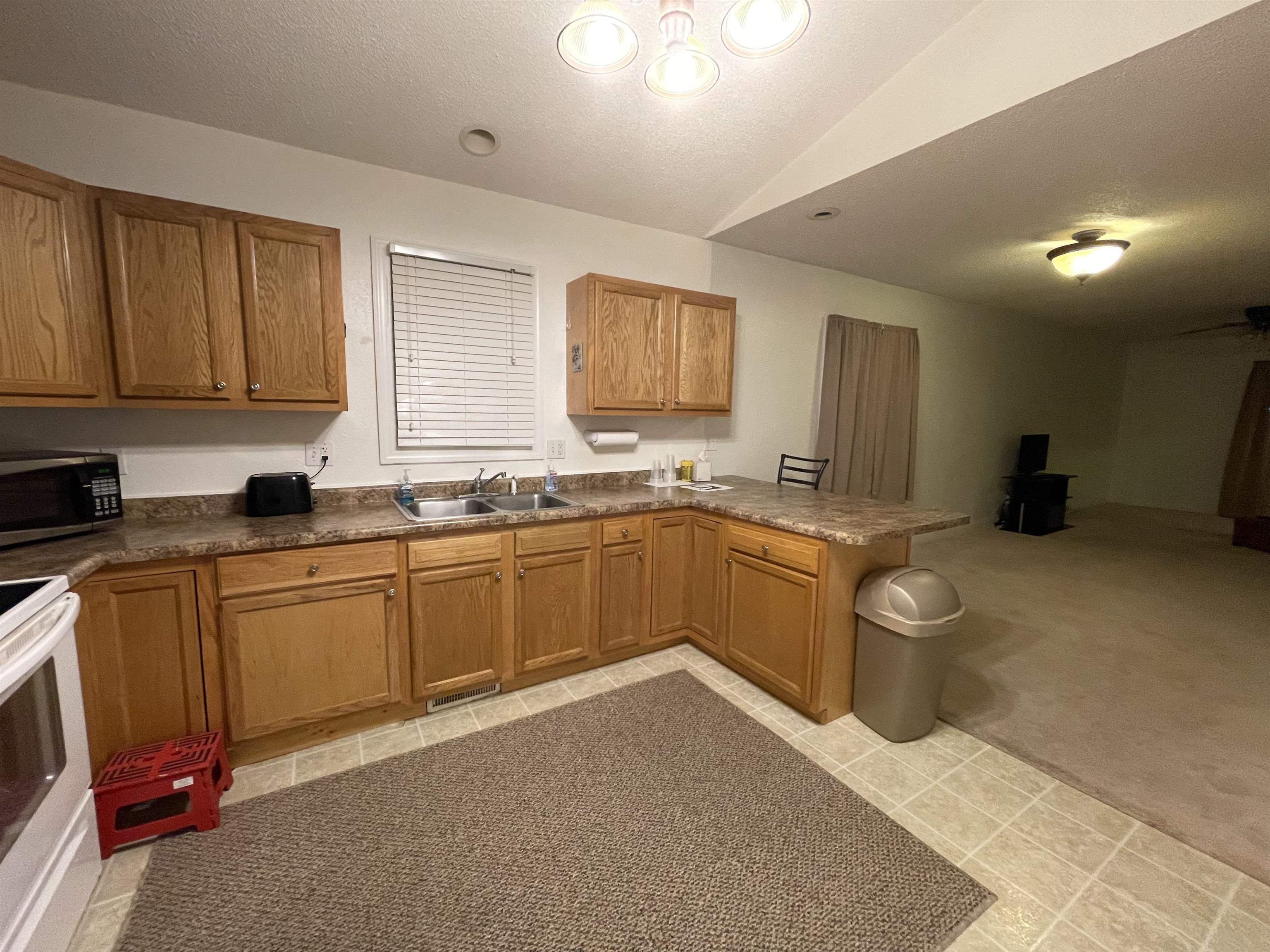 2019 Pershing Boulevard Clinton, IA 52732 - Photo 7 of 12 Gallery Image 7