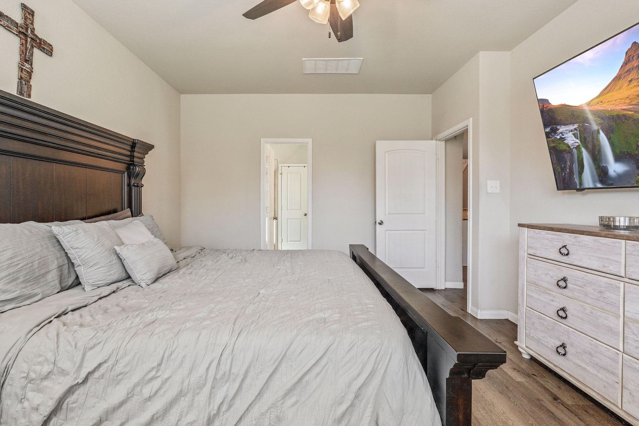 2221 Raider Drive Conroe, TX 77301 - Photo 22 of 42 a bedroom with a bed and a mirror