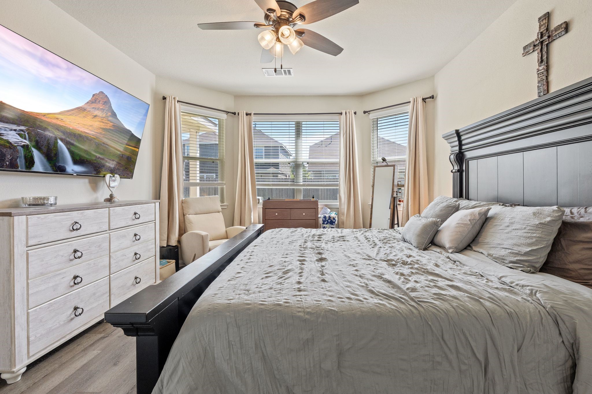 2221 Raider Drive Conroe, TX 77301 - Photo 23 of 42 a bedroom with a large bed and a window