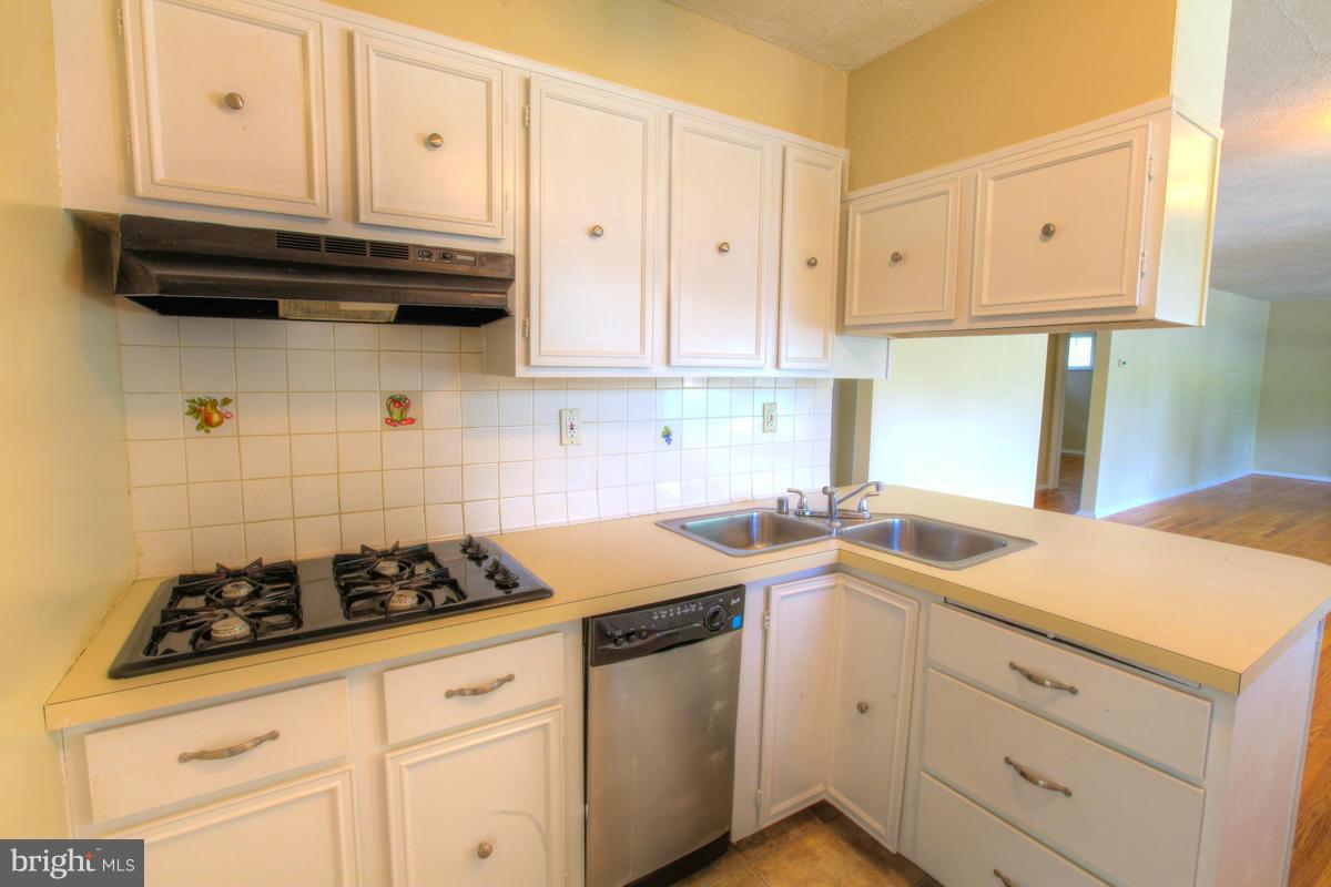 500 Overcrest Road Baltimore, MD 21286 - Photo 9 of 28 Kitchen