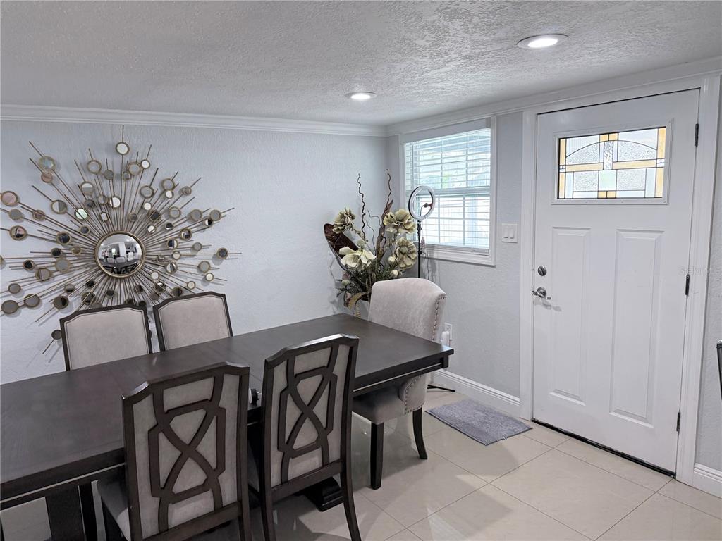 2719 West Braddock Street Tampa, FL 33607 - Photo 14 of 29 a view of a livingroom with furniture