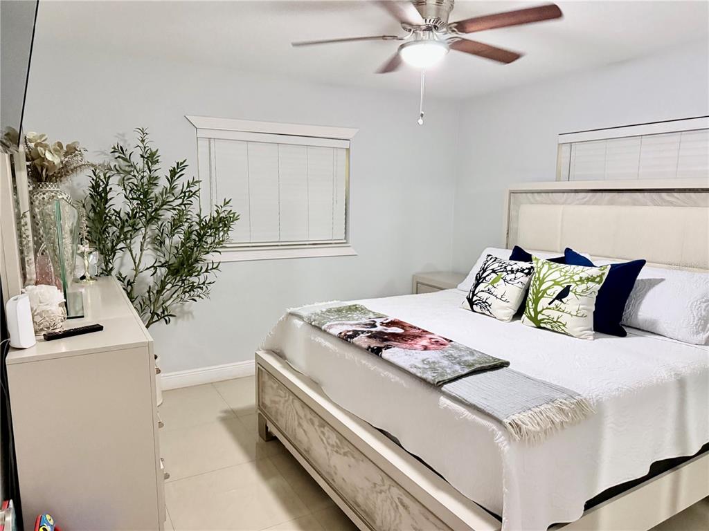 2719 West Braddock Street Tampa, FL 33607 - Photo 16 of 29 a bedroom with a bed and a potted plant