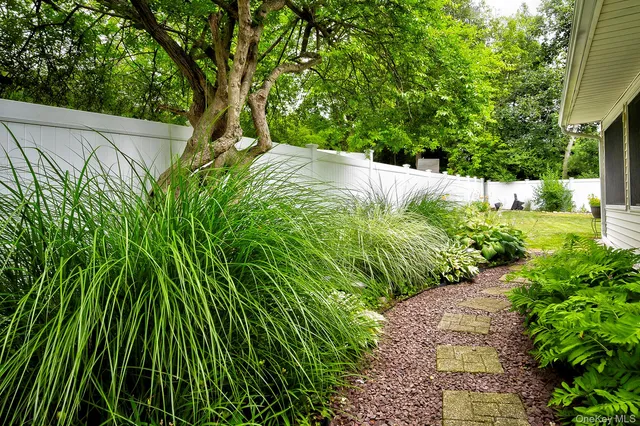 $759,000 | 7 Bartel Place, South Huntington, NY 11746