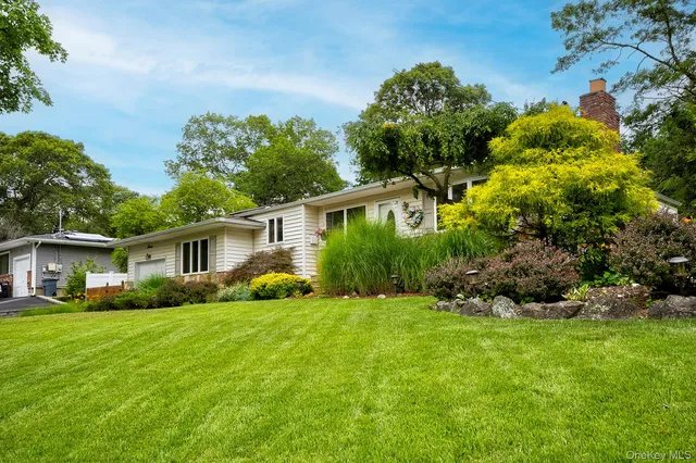 $759,000 | 7 Bartel Place, South Huntington, NY 11746