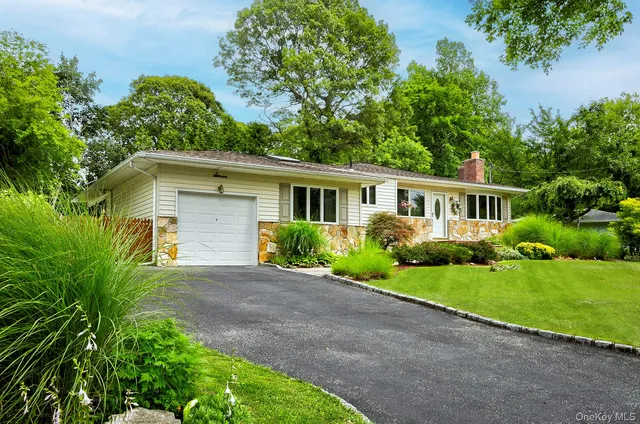 $759,000 | 7 Bartel Place, South Huntington, NY 11746