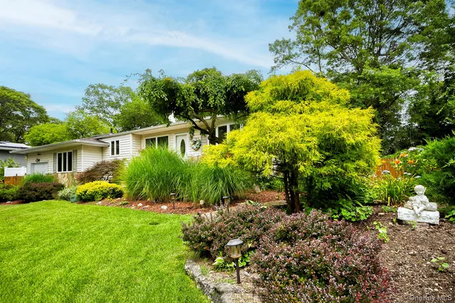 $759,000 | 7 Bartel Place, South Huntington, NY 11746