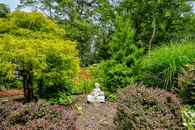 $759,000 | 7 Bartel Place, South Huntington, NY 11746