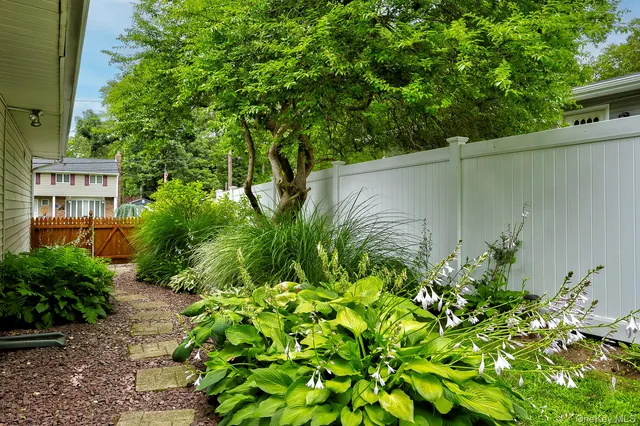 $759,000 | 7 Bartel Place, South Huntington, NY 11746