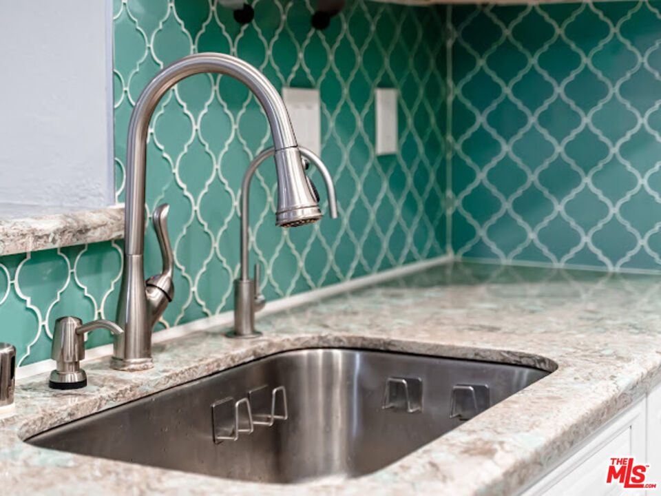 15511 Sherman Way, Unit 17 Van Nuys, CA 91406 - Photo 28 of 47