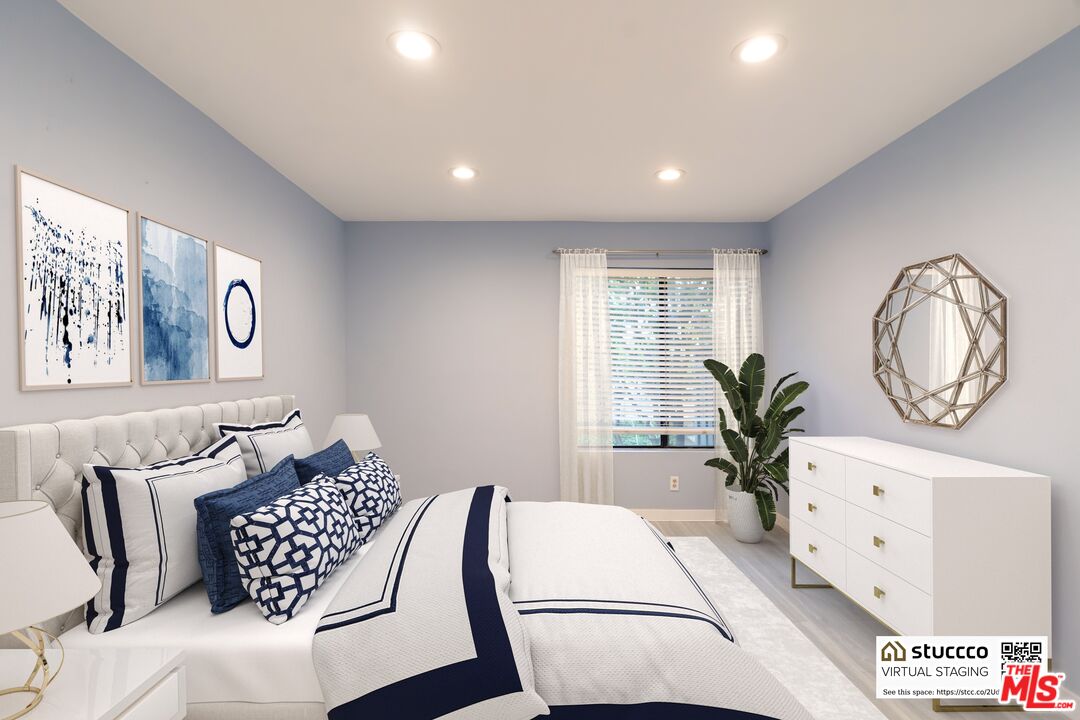 15511 Sherman Way, Unit 17 Van Nuys, CA 91406 - Photo 3 of 47 a living room with furniture and a potted plant