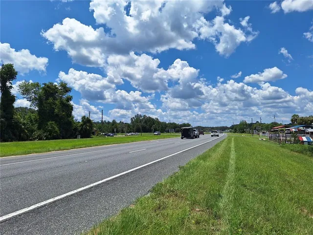 a view of lot of trees and houses