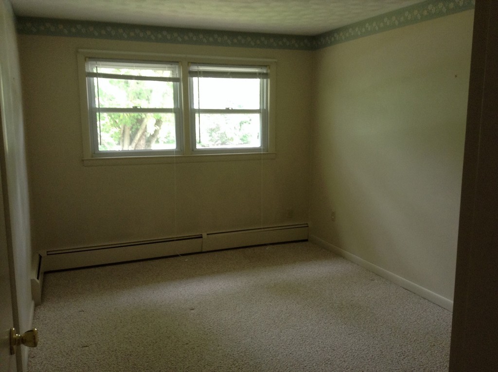 84 Sutton Road Webster, MA 01570 - Photo 4 of 20