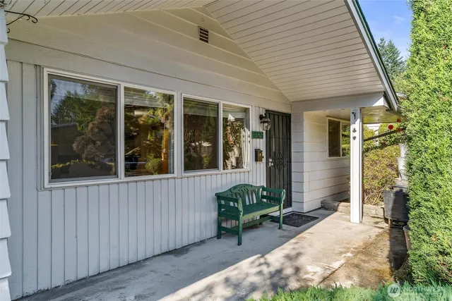 a view of a house with backyard and sitting area