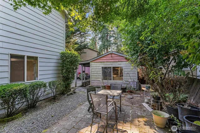 a view of outdoor space yard deck patio and deck