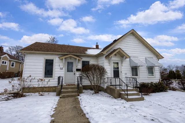$2,400 | 717 Warner Avenue, Lemont, IL 60439