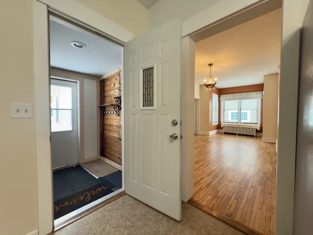 $2,400 | 717 Warner Avenue, Lemont, IL 60439