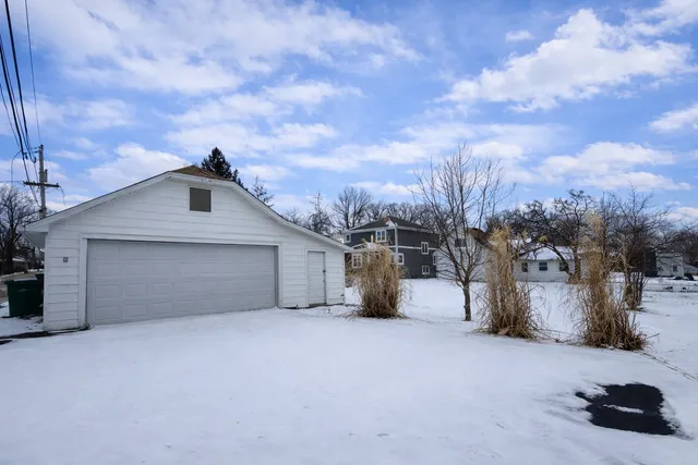 $2,400 | 717 Warner Avenue, Lemont, IL 60439