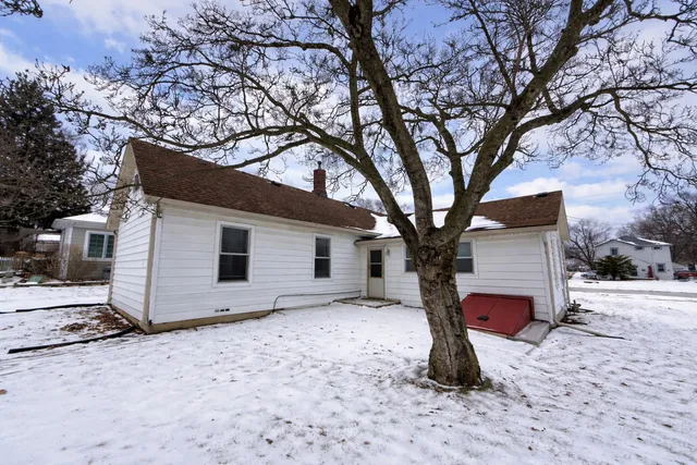 $2,400 | 717 Warner Avenue, Lemont, IL 60439