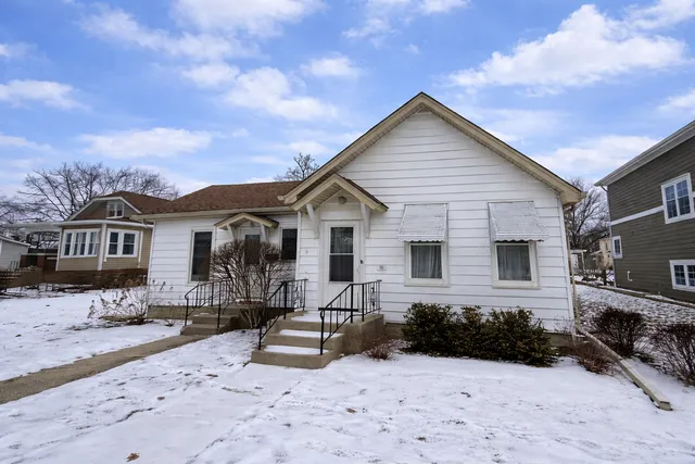 $2,400 | 717 Warner Avenue, Lemont, IL 60439