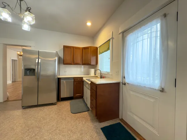 $2,400 | 717 Warner Avenue, Lemont, IL 60439