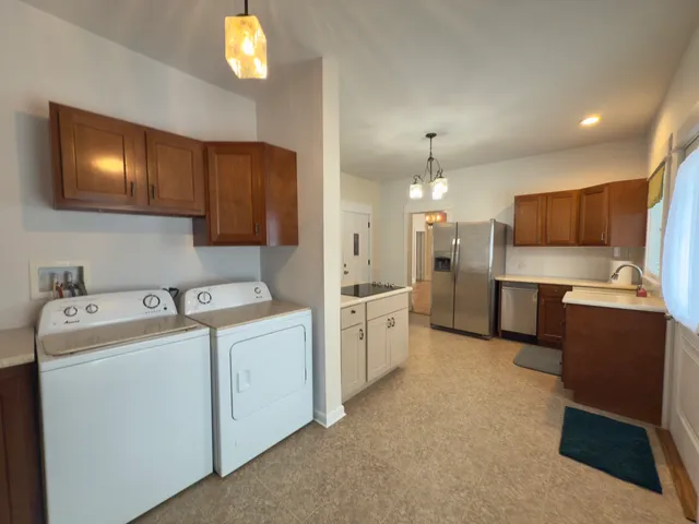 $2,400 | 717 Warner Avenue, Lemont, IL 60439