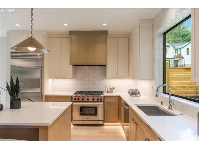 $1,565,000 | 990 Lund Street, Lake Oswego, OR 97034