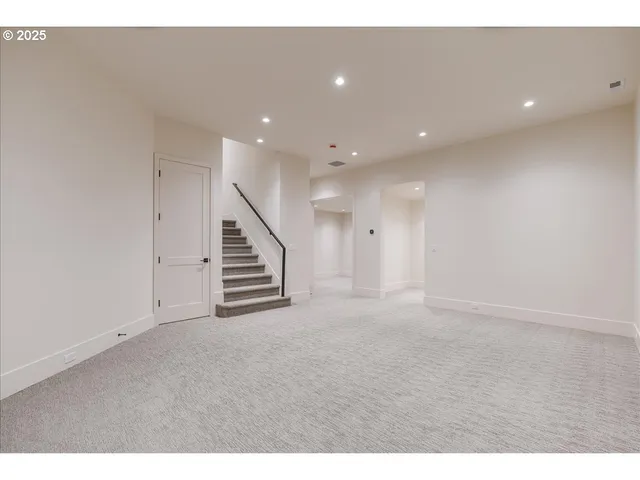 $1,565,000 | 990 Lund Street, Lake Oswego, OR 97034