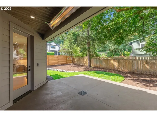 $1,565,000 | 990 Lund Street, Lake Oswego, OR 97034