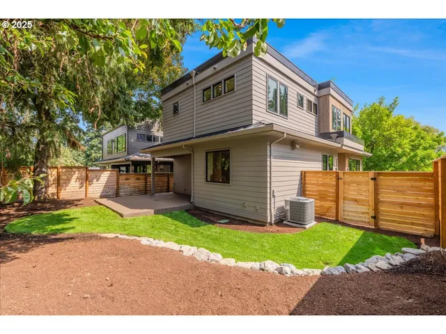$1,565,000 | 990 Lund Street, Lake Oswego, OR 97034