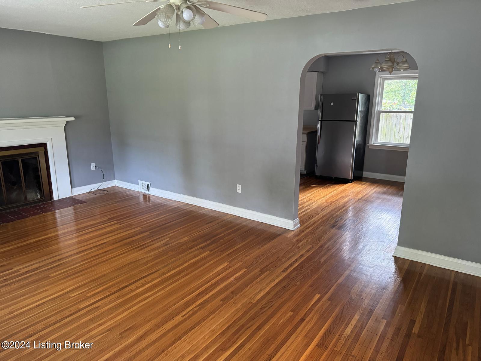 5332 Julia Road Louisville, KY 40258 - Photo 5 of 14 f7557ef3-355d-44db-8d9d-5b2aa0dbd3e8