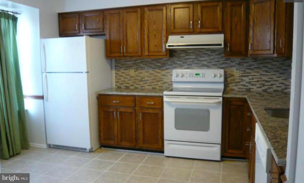 2833 Schoolhouse Circle Silver Spring, MD 20902 - Photo 6 of 15 Kitchen