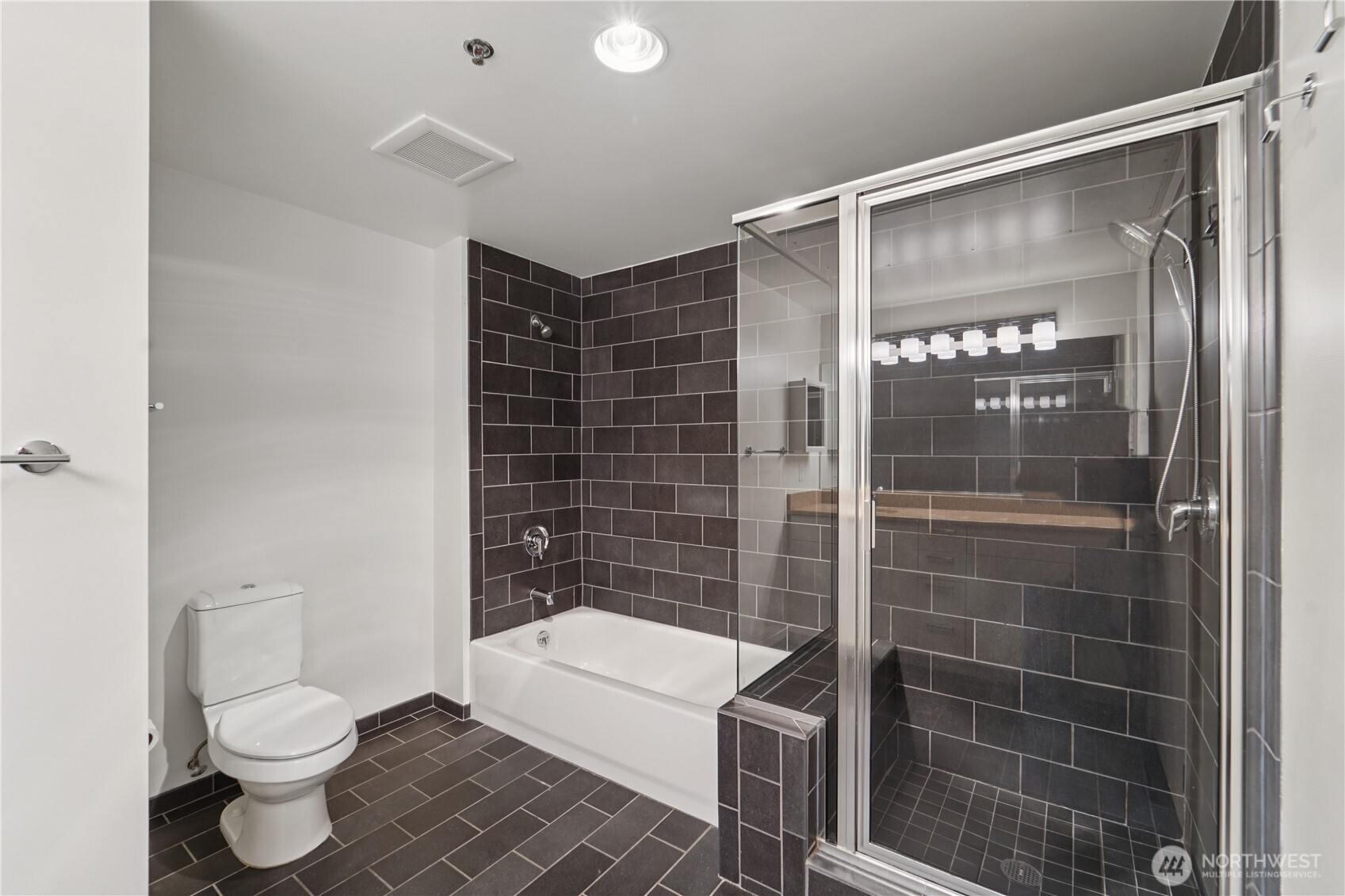 2720 3rd Avenue, Unit 314 Seattle, WA 98121 - Photo 17 of 28