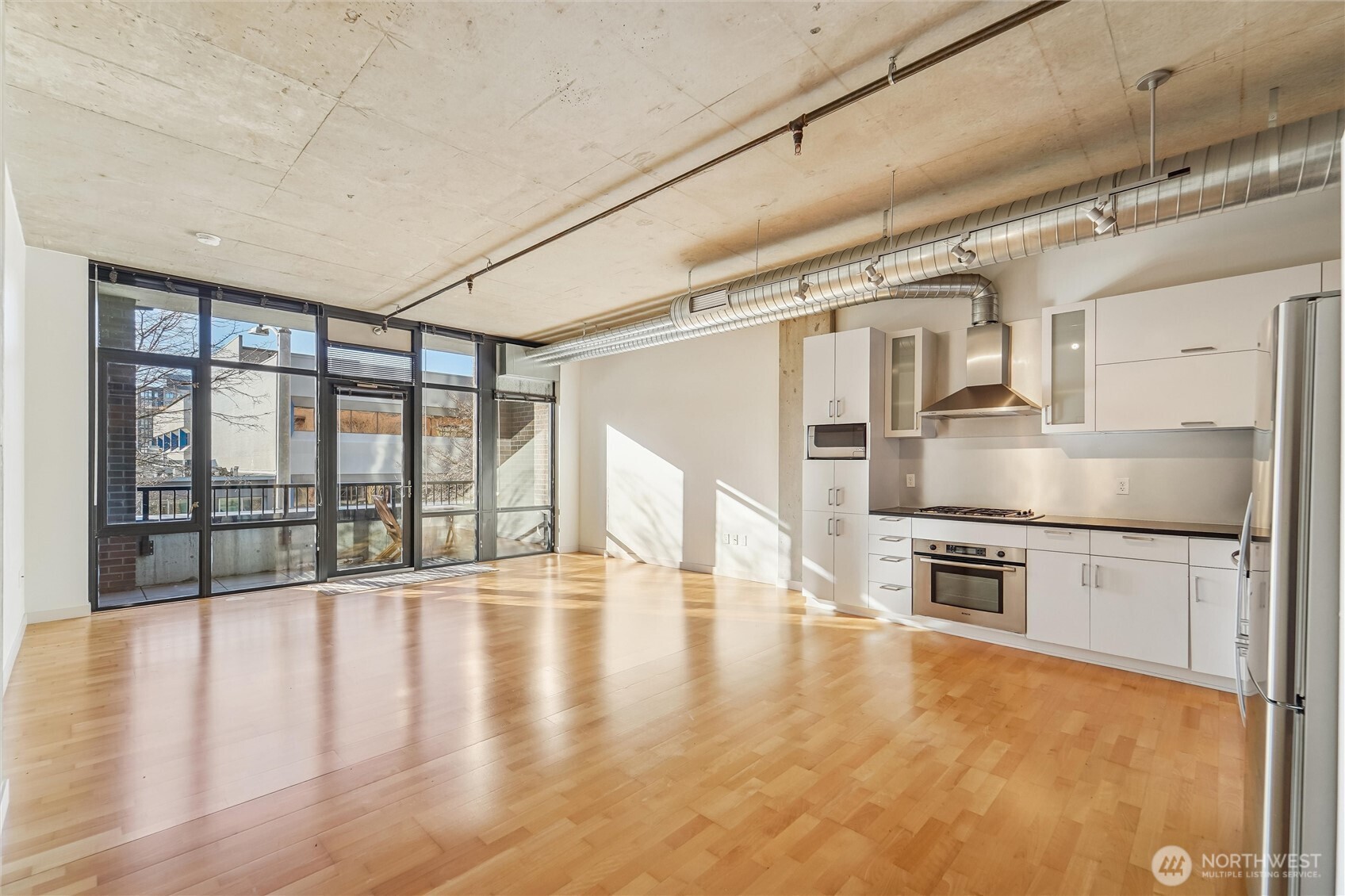 2720 3rd Avenue, Unit 314 Seattle, WA 98121 - Photo 3 of 28