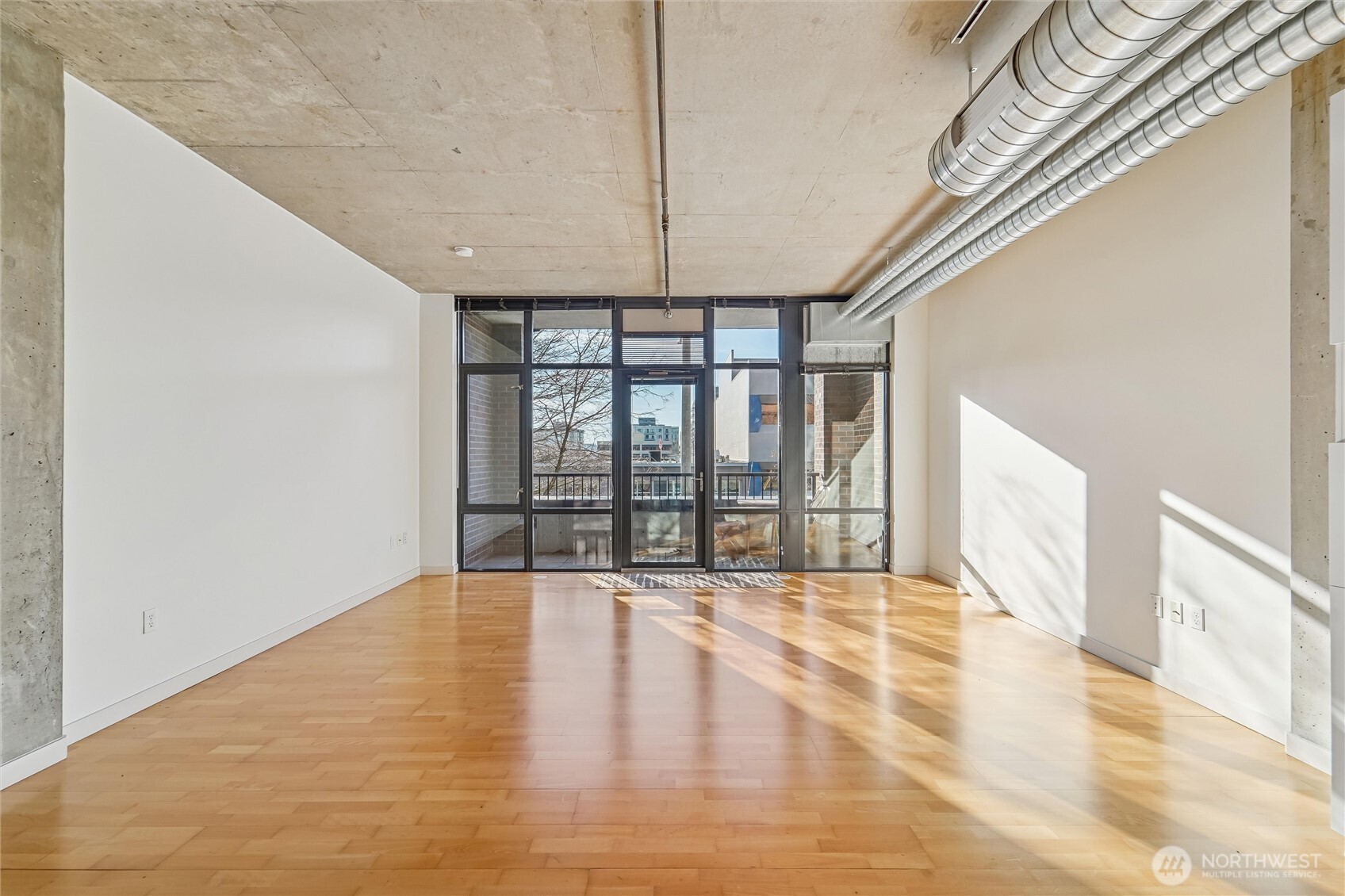 2720 3rd Avenue, Unit 314 Seattle, WA 98121 - Photo 4 of 28