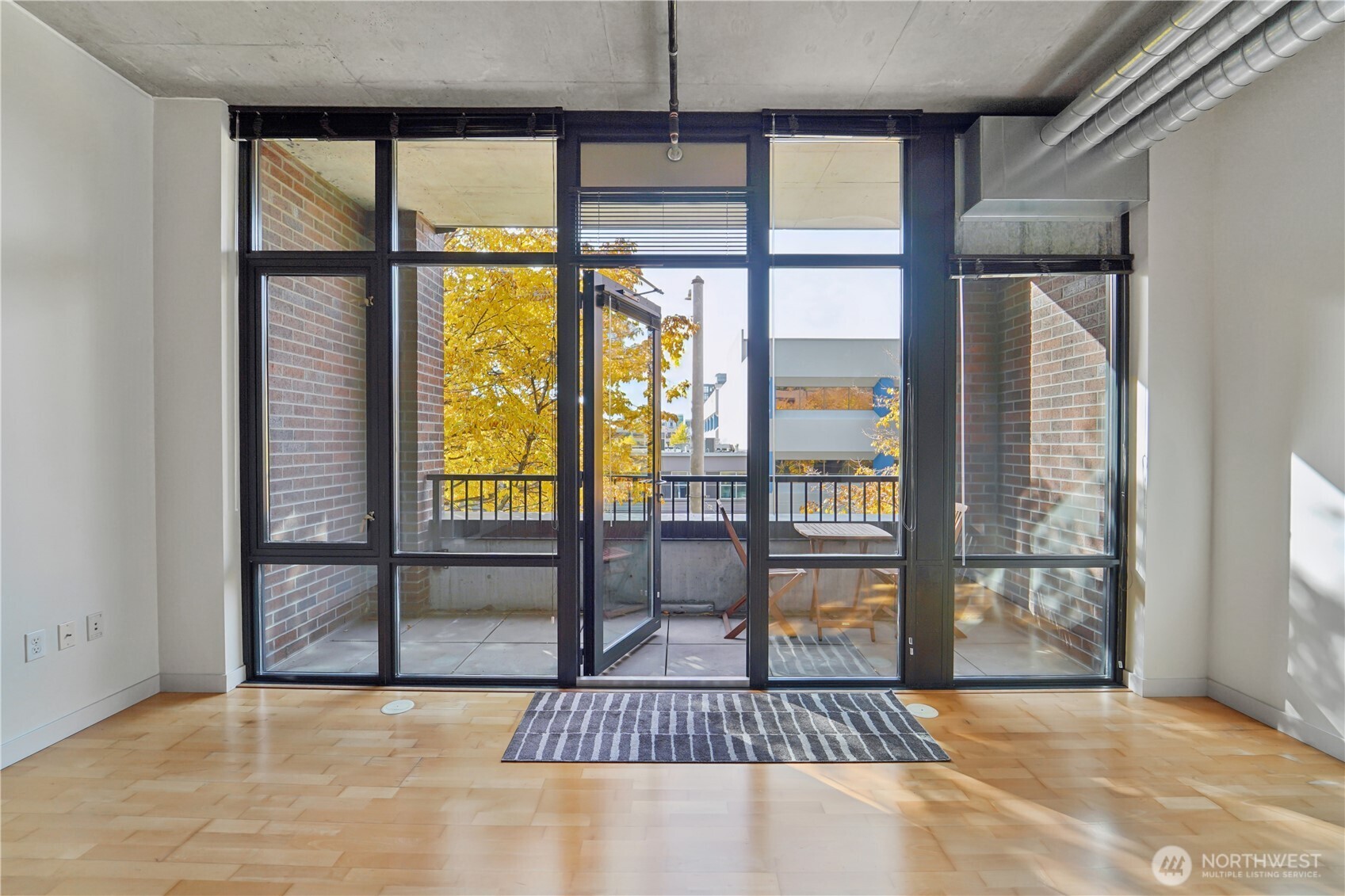 2720 3rd Avenue, Unit 314 Seattle, WA 98121 - Photo 5 of 28