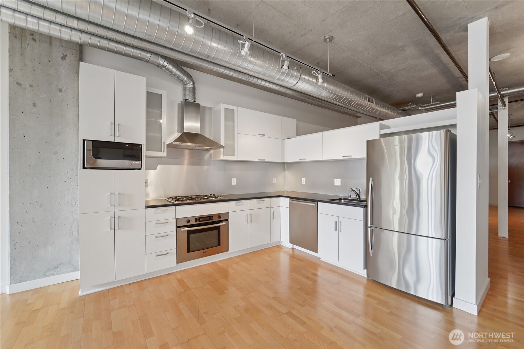 2720 3rd Avenue, Unit 314 Seattle, WA 98121 - Photo 8 of 28