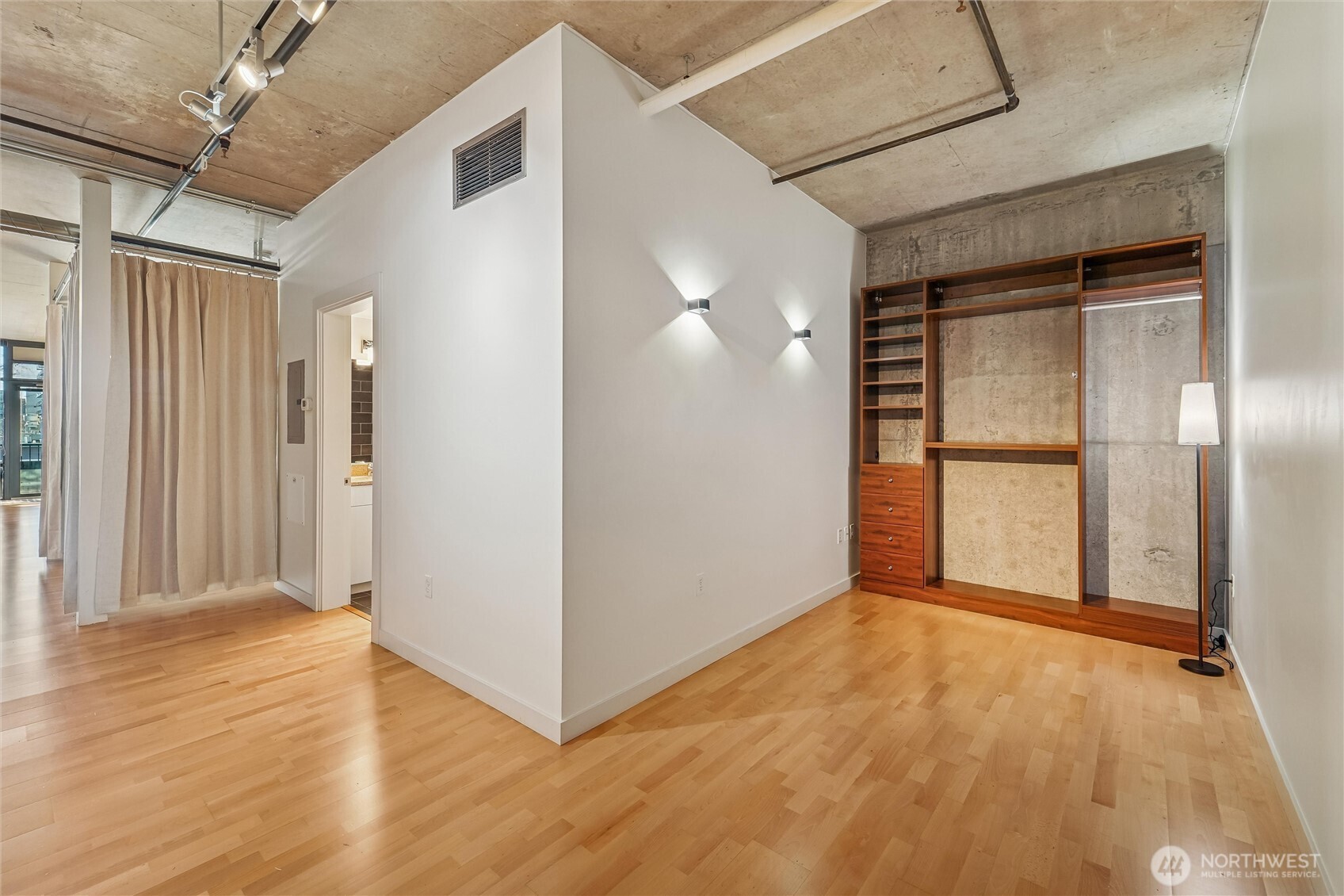 2720 3rd Avenue, Unit 314 Seattle, WA 98121 - Photo 10 of 28