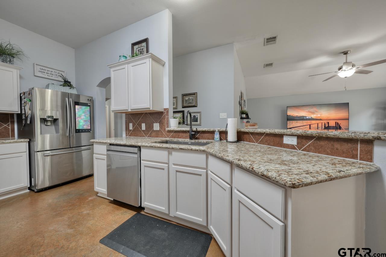 1306 Swinging Bridge Road Longview, TX 75604 - Photo 15 of 48