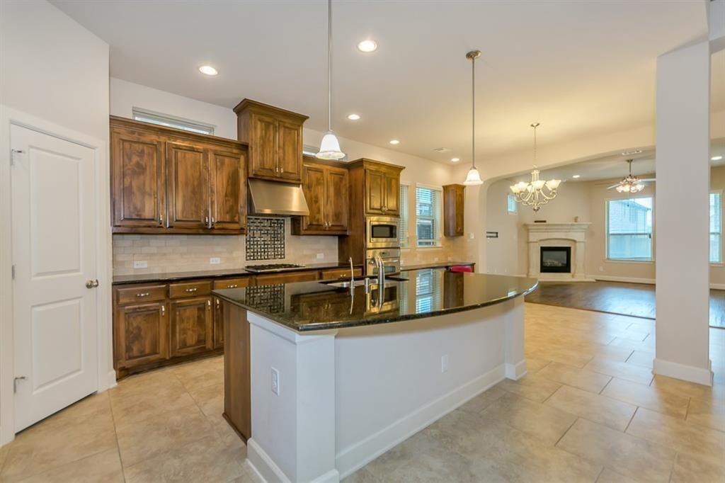 307 Palacio Street Irving, TX 75039 - Photo 5 of 11
