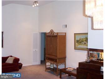 123 Cornell Road Bala Cynwyd, PA 19004 - Photo 5 of 12 Living Room