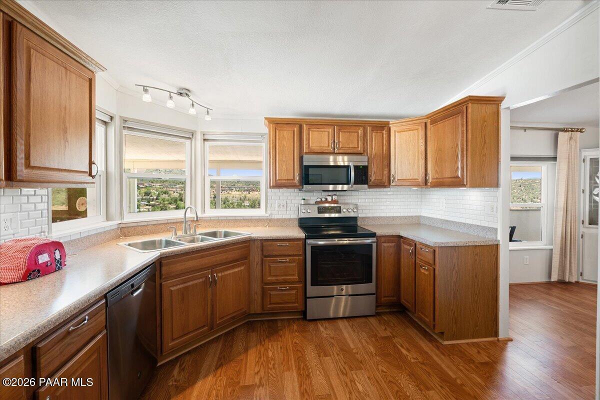 2225 Hillside Loop Road Prescott, AZ 86301 - Photo 13 of 45 27-Kitchen