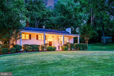 $1,650,000 | 1521 Forest Villa Lane, McLean, VA 22101