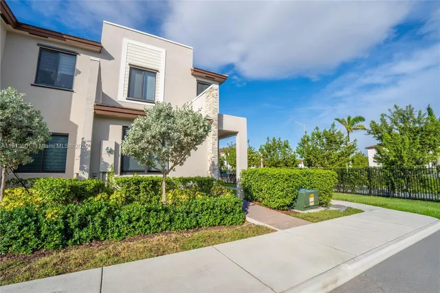 $529,998 | 561 Northeast 208th Terrace, Unit 561, Miami, FL 33179