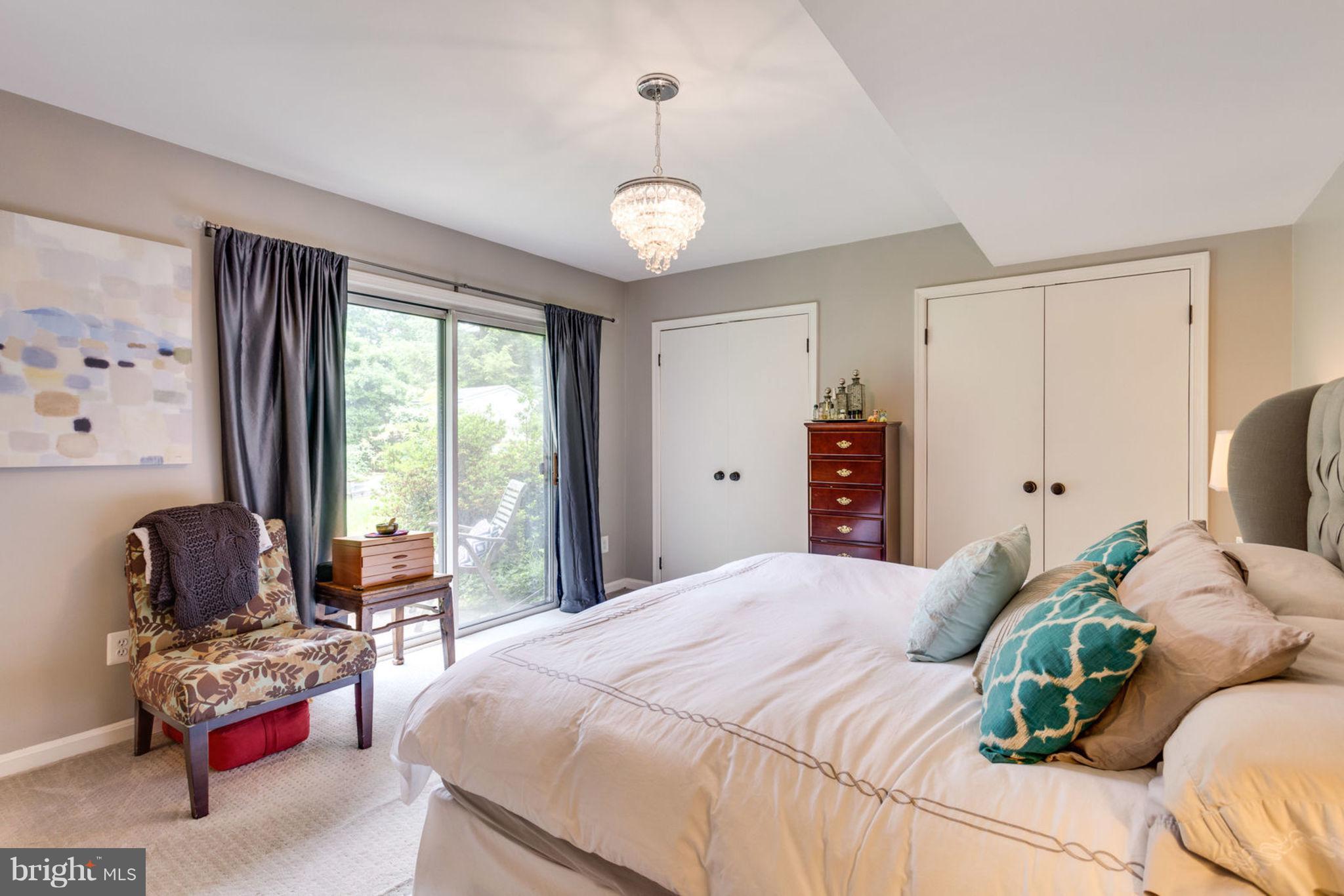 7102 Thrasher Road McLean, VA 22101 - Photo 13 of 23 Sliding doors to back yard