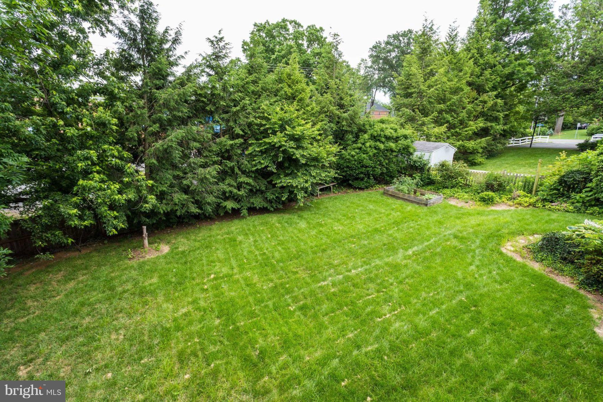7102 Thrasher Road McLean, VA 22101 - Photo 23 of 23 Flat, grassy back yard